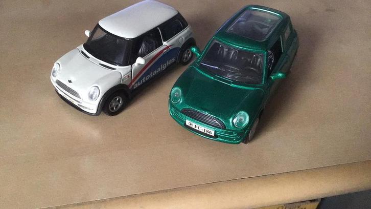 MINI MODELLEN LOT 2x OOK MINI PRIJSJE MOOI KADOOTJE VOOR ?, Hobby en Vrije tijd, Modelauto's | Overige schalen, Nieuw, Auto, Ophalen of Verzenden
