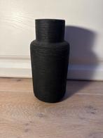 Zwarte vaas - 23 cm hoog, Kunststof, Zwart, Ophalen of Verzenden, Zo goed als nieuw