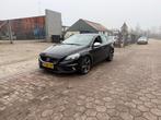 Volvo V40 2.0 D4 R-Design Business, Auto's, Volvo, Voorwielaandrijving, Euro 5, Gebruikt, Zwart