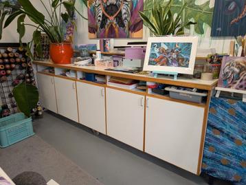 GRATIS een prachtige vintage bar / dressoir beschikbaar voor biedingen