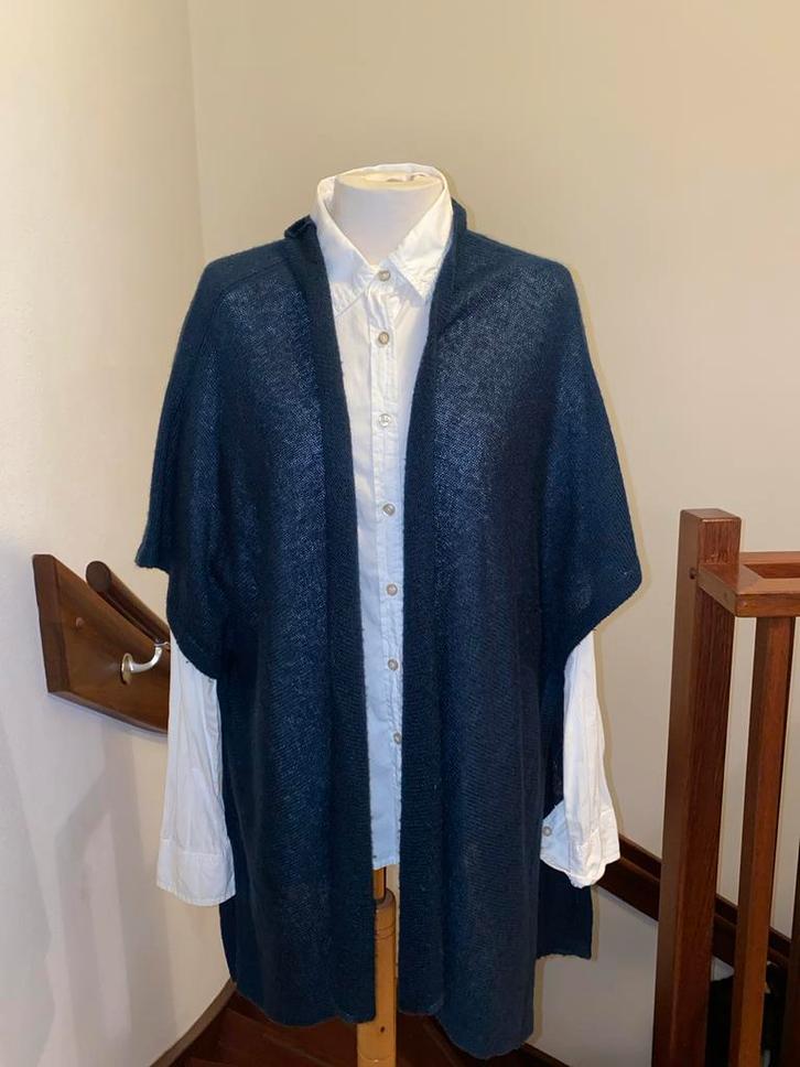 Vest/  Stola - Stijlvol en Comfortabel!, Kleding | Dames, Truien en Vesten, Zo goed als nieuw, Maat 42/44 (L), Blauw, Ophalen of Verzenden