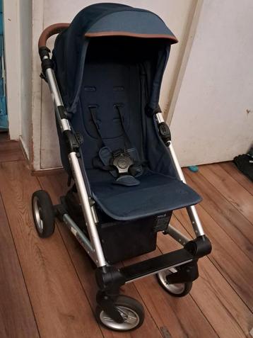 Te koop,Mutsy merk babywagen,zeer flexibel.  beschikbaar voor biedingen