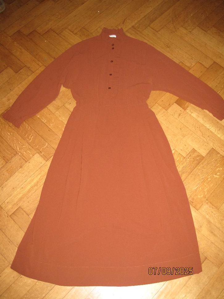 Masscob bruine jurk maat XS, Kleding | Dames, Jurken, Gedragen, Maat 34 (XS) of kleiner, Bruin, Onder de knie, Ophalen of Verzenden