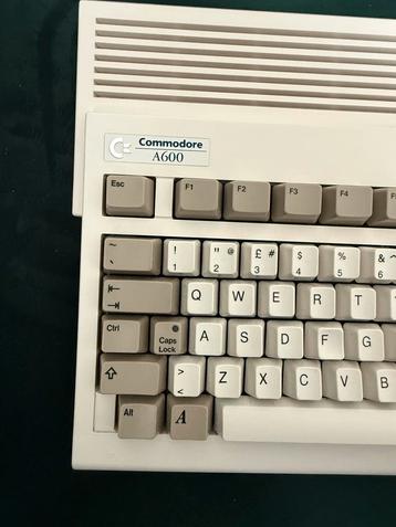 Commodore Amiga 600 - Getest & Werkend! beschikbaar voor biedingen