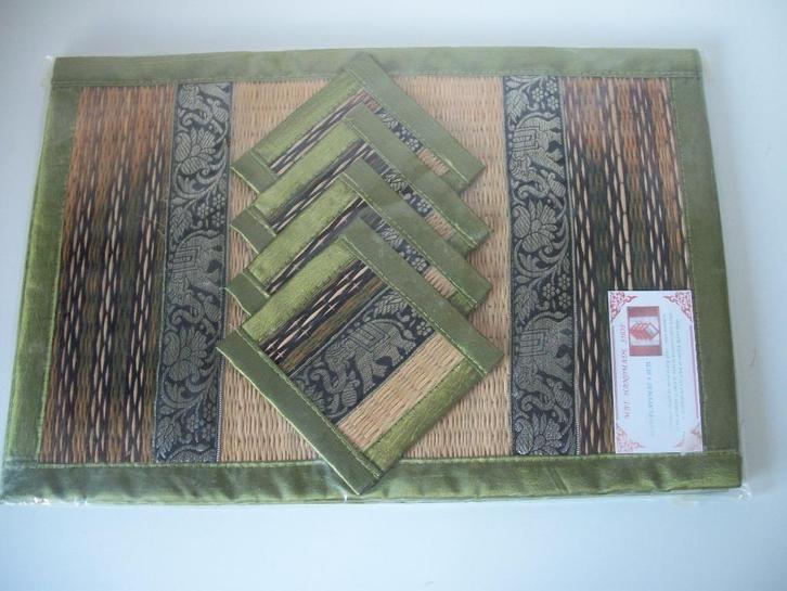 4 Placemats en 4 Onderzetter - Olifant Riet - 30 x 45 - Nw, Huis en Inrichting, Woonaccessoires | Onderzetters, Zo goed als nieuw