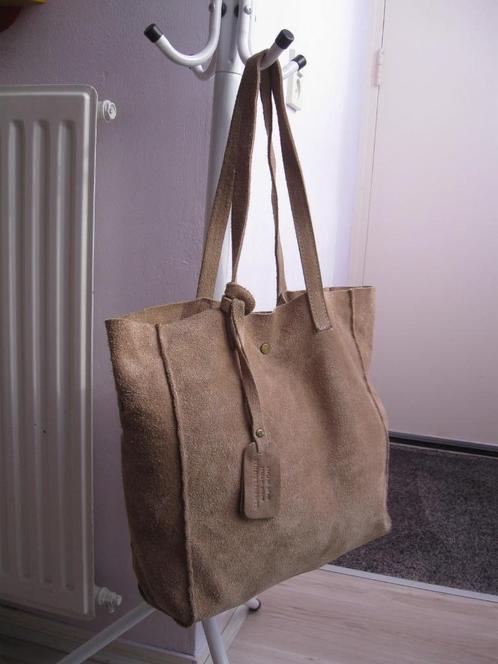 BORSE in PELLE suède shopper goede staat, Sieraden, Tassen en Uiterlijk, Tassen | Damestassen, Zo goed als nieuw, Shopper, Ophalen of Verzenden