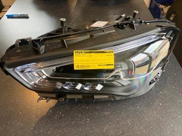 Koplamp links van een Mercedes CLA beschikbaar voor biedingen