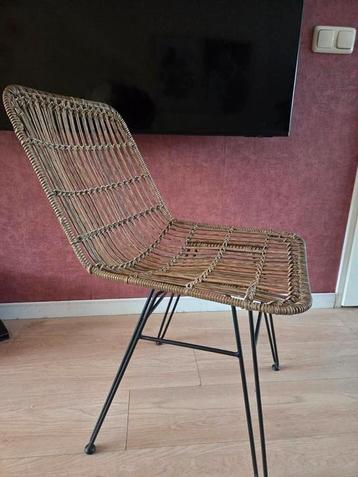 Nette rotan stoel beschikbaar voor biedingen