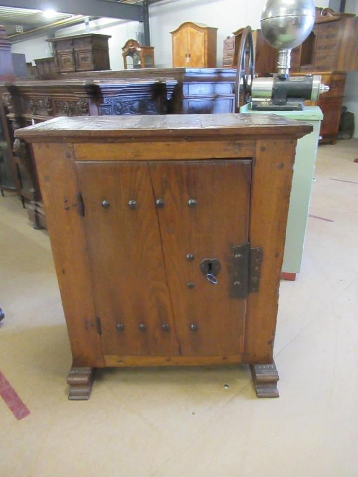 Oer 11672 ANTIEKE 17e eeuwse kleine Spaanse spinde, Antiek en Kunst, Antiek | Overige Antiek, Ophalen