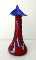 Glazen vaas rood met blauw en wit vorm van aronskelk 3710-g, Ophalen of Verzenden