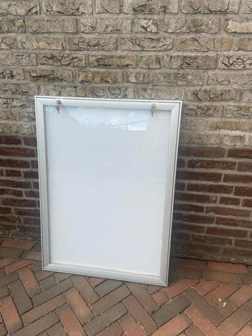 Publicatiebord (reclamebord) beschikbaar voor biedingen