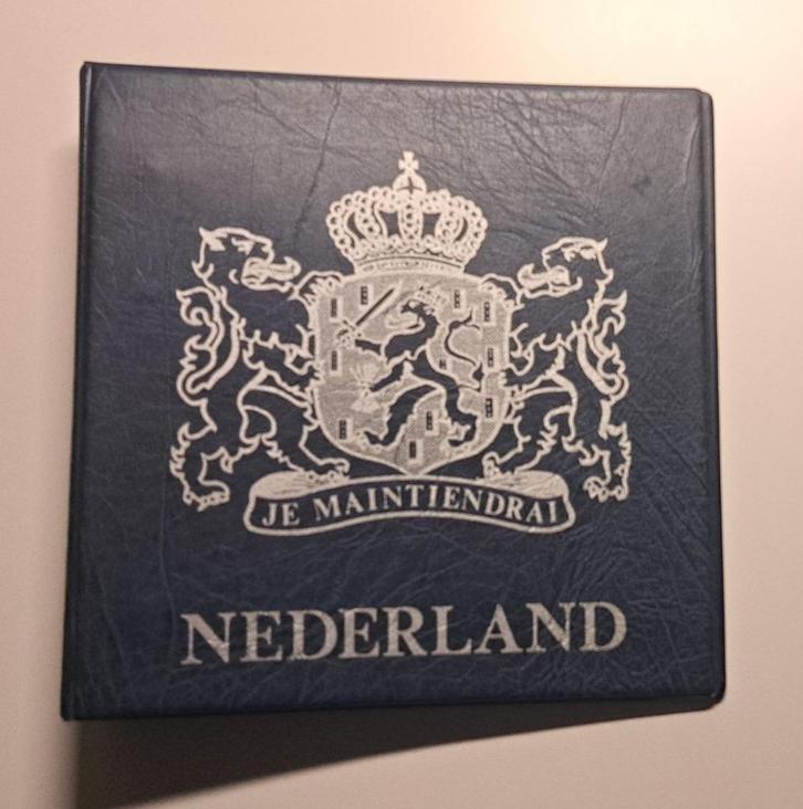 Eerst dagbladen met album.          Bieden., Postzegels en Munten, Postzegels | Nederland, Gestempeld, Na 1940, Ophalen of Verzenden