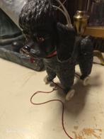 vintage trekfiguur van een poedel op wieltjes. , Ophalen