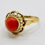 14 karaat gouden ring met bloedkoraal cabochon, Ophalen of Verzenden, Zo goed als nieuw, 17 tot 18, Met edelsteen