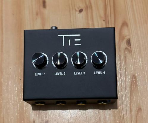 TIE Headphone Amplifier 4CH, 4-kanaals versterker., Muziek en Instrumenten, Overige Muziek en Instrumenten, Zo goed als nieuw