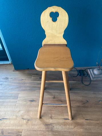 Houten Barkruk met Rugleuning beschikbaar voor biedingen