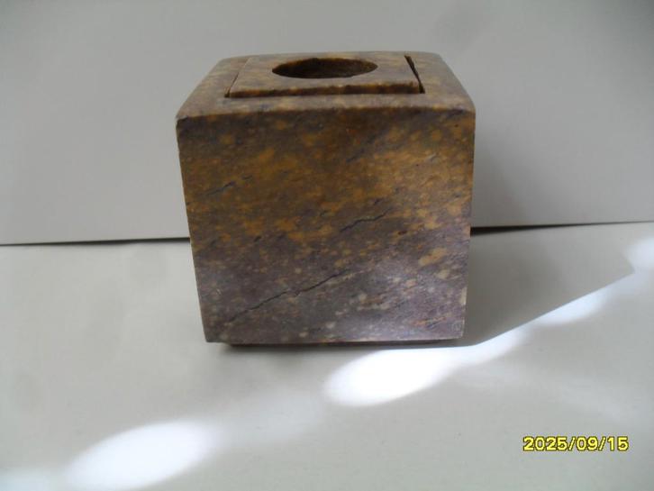 Spekstenen kandelaar op leeftijd in zeer goede staat., Huis en Inrichting, Woonaccessoires | Kandelaars en Kaarsen, Zo goed als nieuw