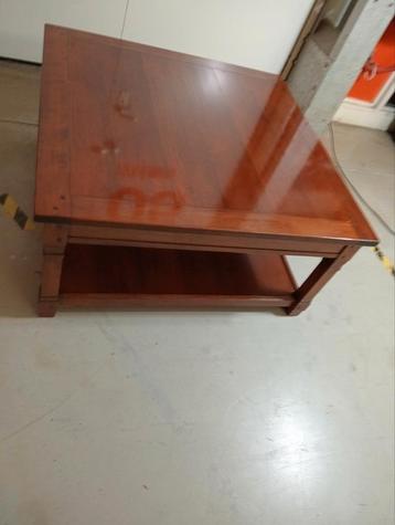 Klassiek antieke salontafel, deze is puntgaaf beschikbaar voor biedingen