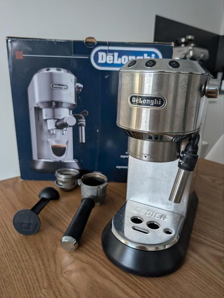 De'Longhi Dedica Style Espressomachine + Barista Set, Witgoed en Apparatuur, Koffiezetapparaten, Zo goed als nieuw, Gemalen koffie