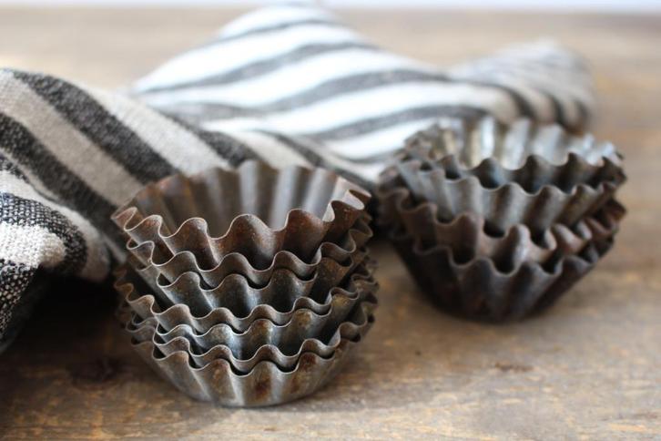 Lot van 11 oude brocante bakvormpjes ribbel *Pronck & Praal*, Antiek en Kunst, Curiosa en Brocante, Ophalen of Verzenden