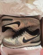 Nike internationalist safari zwart beige print, Zwart, Nike, Ophalen of Verzenden, Sneakers of Gympen