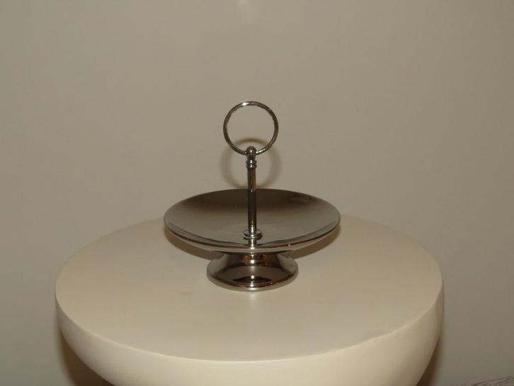 Metalen etagère / serveerschaal met handvat – zilverkleurig, Huis en Inrichting, Woonaccessoires | Etagères, Zo goed als nieuw