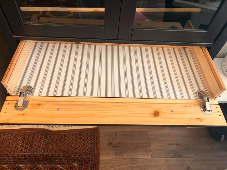 IKEA Hemnes boekenkast met glazen deuren - gebruikt, Antiek en Kunst, Antiek | Meubels | Kasten, Ophalen