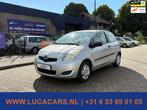 Toyota Yaris 1.0 VVTi Acces 2X SLEUTEL + BOEKJES, Voorwielaandrijving, Gebruikt, 750 kg, 965 kg