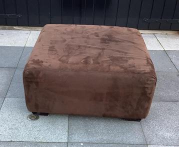 Montel Hocker / Poef Comfortabel zitmeubel 85 X 85 cm Ziet e beschikbaar voor biedingen