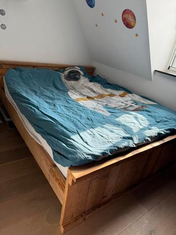 Robuust steigerhouten bed 140x200