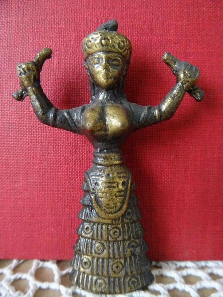 Curiosa koperen beeldje Minoïsche slangengodin 7cm vintage, Verzamelen, Beelden en Beeldjes, Zo goed als nieuw, Religie, Ophalen of Verzenden