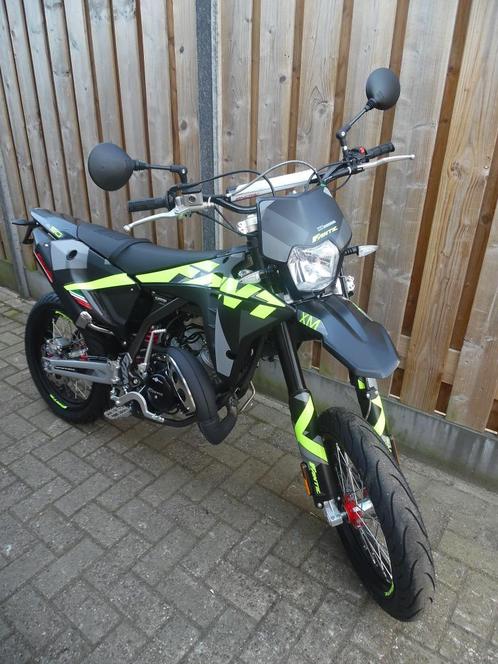 Fantic XM 50 Performance 2025 0 km Zwart/Geel, Fietsen en Brommers, Brommers | Derbi, Nieuw, Ophalen of Verzenden