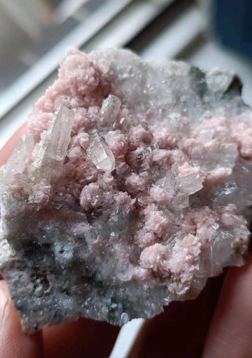 Rodochrosiet met kwarts uit Bulgarije  beschikbaar voor biedingen
