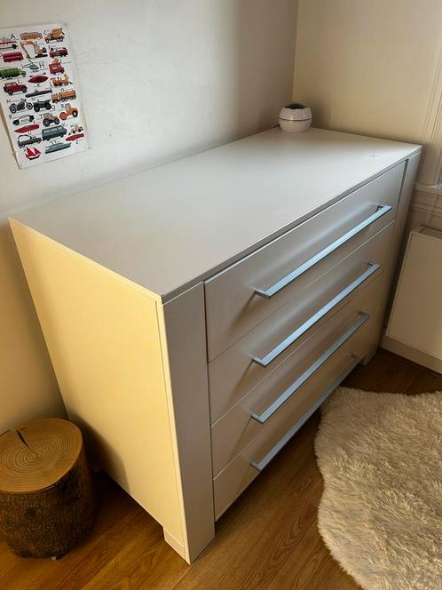 Commode en ledikant, Kinderen en Baby's, Kinderkamer | Commodes en Kasten, Zo goed als nieuw, Commode, 90 tot 105 cm, 100 cm of meer