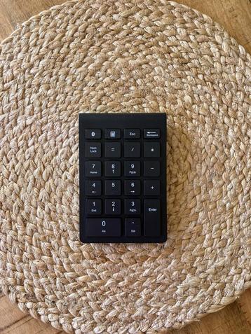 Wireless Numeric Keypad (Model K304) beschikbaar voor biedingen