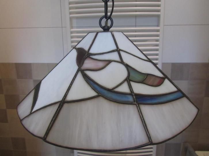 Tiffany hanglamp gestyleerde duiven, Huis en Inrichting, Lampen | Hanglampen, Zo goed als nieuw, 75 cm of meer, Ophalen of Verzenden