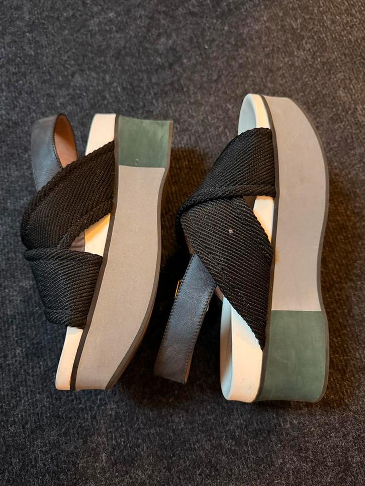 Marni Sandalen - Stijlvol en Comfortabel!, Kleding | Dames, Schoenen, Zo goed als nieuw, Sandalen of Muiltjes, Zwart, Ophalen of Verzenden