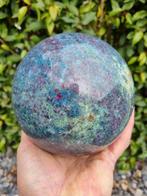 Grote bol van Robijn in kyaniet met fuchsiet, uv-gevoelig, Ophalen of Verzenden, Mineraal