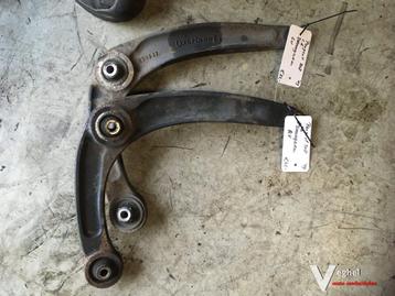 Peugeot 308  2009 Draagarm rechts of links  beschikbaar voor biedingen