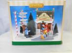Lemax 33001 St Nicolas Tree Lot  KK2/5, Diversen, Kerst, Ophalen of Verzenden, Zo goed als nieuw