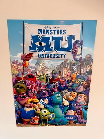 Displate Metaal poster Monsters University Textra  beschikbaar voor biedingen