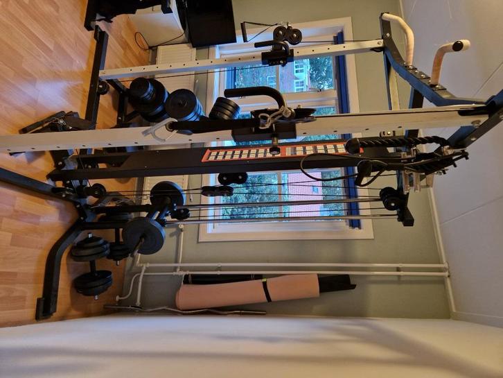 Kabelstation met dumbels en toebehoren, Sport en Fitness, Fitnessapparatuur, Zo goed als nieuw, Krachtstation, Armen, Benen, Borst