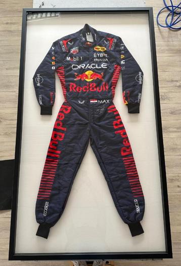 2023 Max Verstappen signed and framed race suit beschikbaar voor biedingen