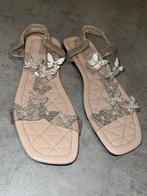 Beige Sandalen met Vlinders - Nieuw!, Kleding | Dames, Schoenen, Beige, Nieuw, Sandalen of Muiltjes, Ophalen of Verzenden