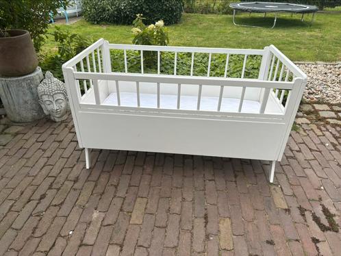 Tof vintage ledikant van ouderwets degelijke kwaliteit, Kinderen en Baby's, Babywiegjes en Ledikanten, Zo goed als nieuw, Ledikant