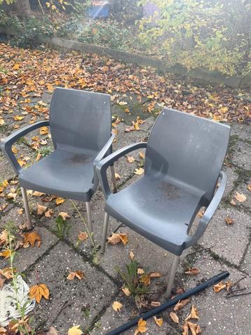 Gratis ophalen, 2 tuinstoelen beschikbaar voor biedingen