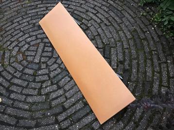 MDF Schappen met Ophanghaken beschikbaar voor biedingen