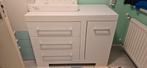 Witte Commode met plankje en beschrijving., Ophalen, Gebruikt, 50 tot 70 cm, 100 cm of meer