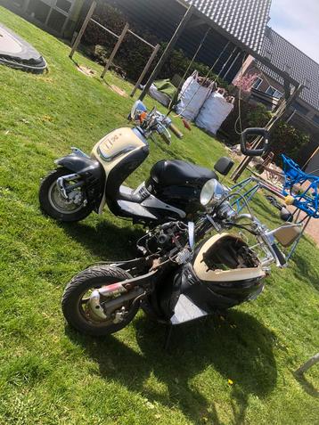 Twee scooter opknappers beschikbaar voor biedingen