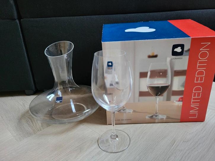 Leonardo Wijnkaraf + 6 Wijnglazen, Huis en Inrichting, Keuken | Servies, Nieuw, Glas of Glazen, Effen, Glas, Ophalen